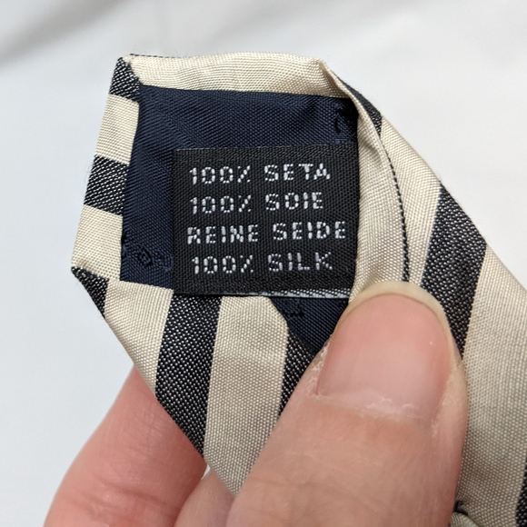 Ermenegildo Zegna Black and Cream Striped Silk Tie - Picture 5 of 5